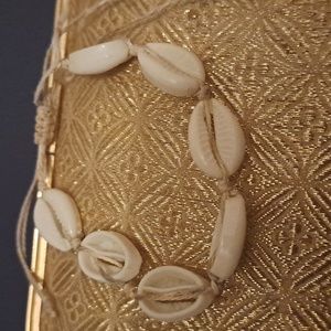 Adjustable shell bracelet